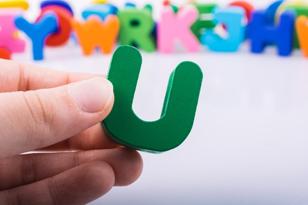 乒乓球正手平击发球的要点是什么？