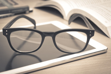 乒乓球正手平击发球的要点是什么？